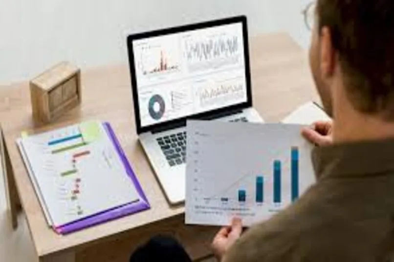 Real-time project dashboard and reporting